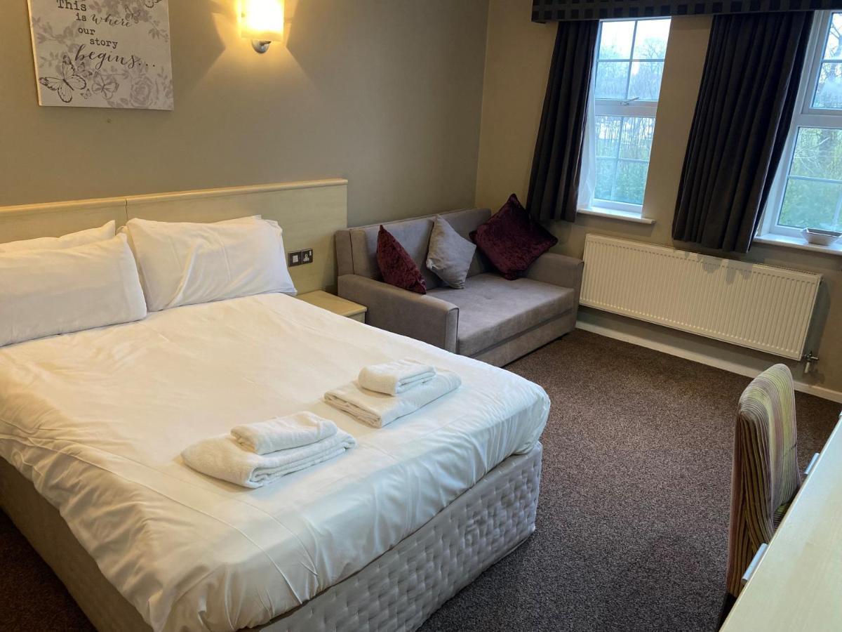 The Avenue Hotel Ltd Клитеро Екстериор снимка