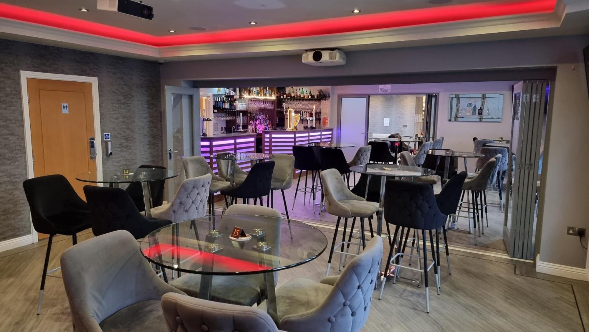 The Avenue Hotel Ltd Клитеро Екстериор снимка