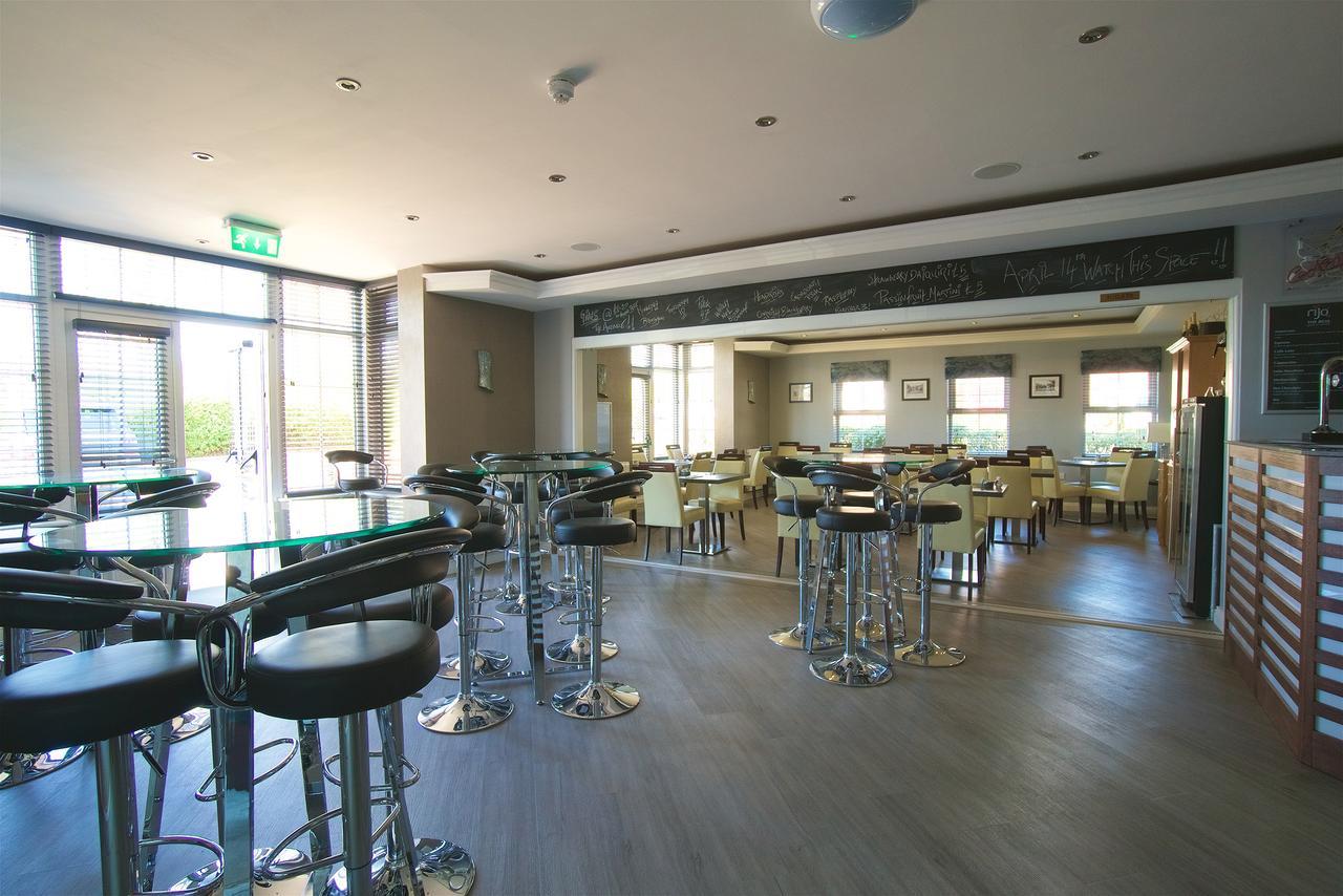 The Avenue Hotel Ltd Клитеро Екстериор снимка