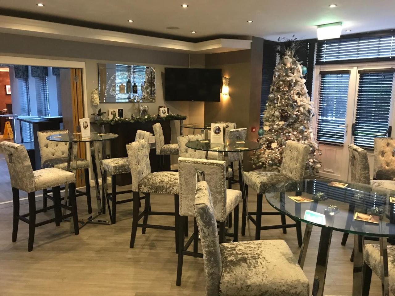 The Avenue Hotel Ltd Клитеро Екстериор снимка